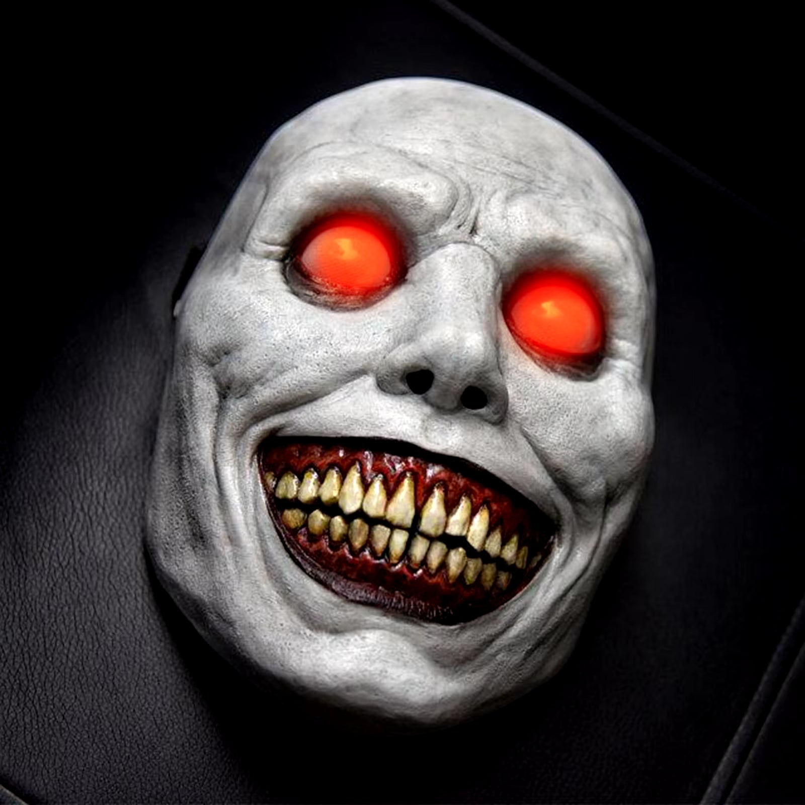 2021 New Halloween Mask Cos Exorcist Horror Smile Green Face White Eye Demon Mask Halloween Mask