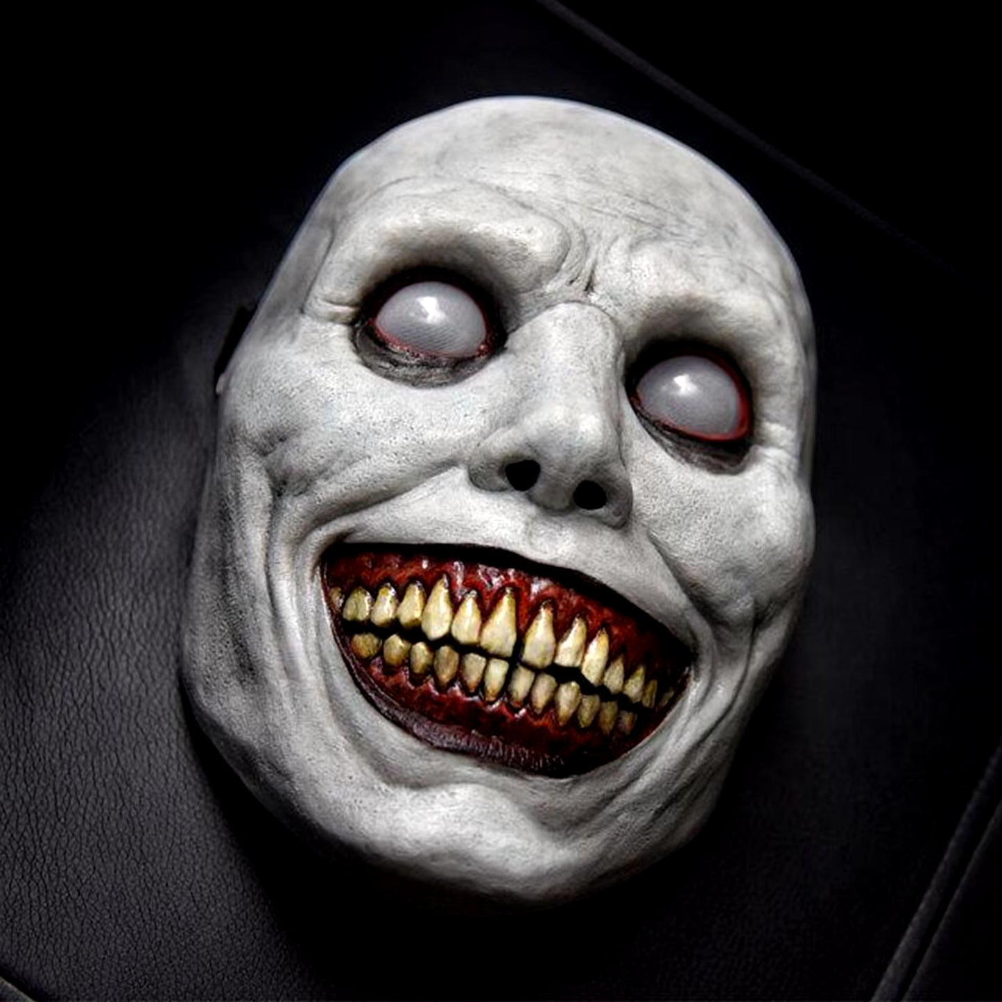 2021 New Halloween Mask Cos Exorcist Horror Smile Green Face White Eye Demon Mask Halloween Mask